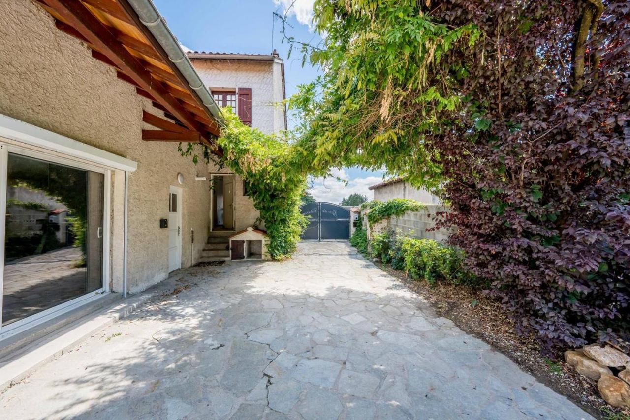 Gite Du Chateau Montrond-les-Bains Exterior foto